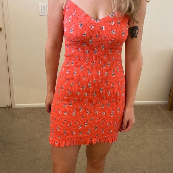 Dresses & Skirts - Coral floral smocked mini dress